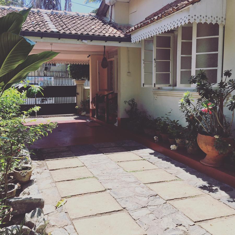 Charming Homestay By The Beach Dehiwala-Mount Lavinia Екстер'єр фото