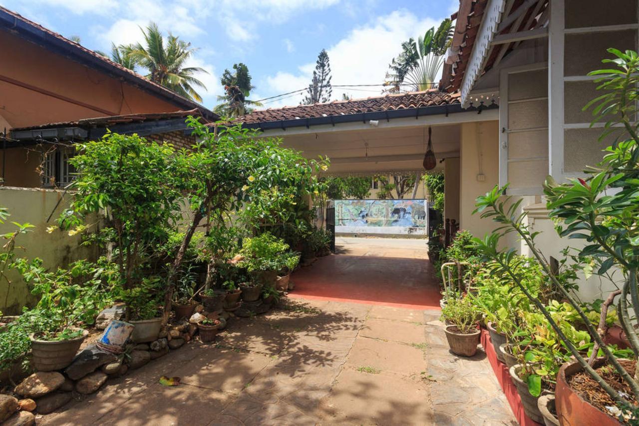 Charming Homestay By The Beach Dehiwala-Mount Lavinia Екстер'єр фото
