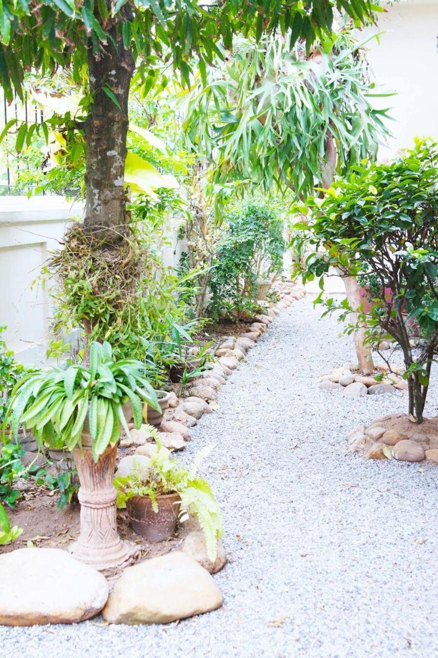 Charming Homestay By The Beach Dehiwala-Mount Lavinia Екстер'єр фото